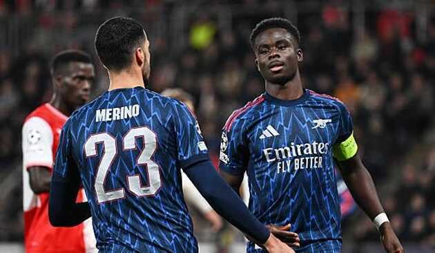 Arsenal tạm thời chiếm ngôi đầu bảng xếp hạng Champions League.