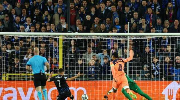 Chuyện gì đang xảy ra với hàng thủ của Barcelona?