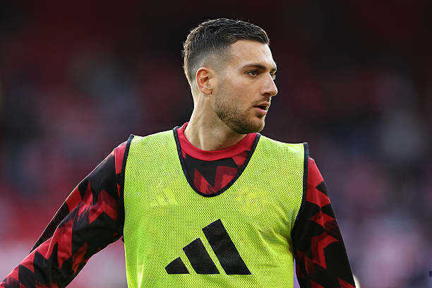 Dalot lẫn Dorgu đều không phải là những lựa chọn lý tưởng. 