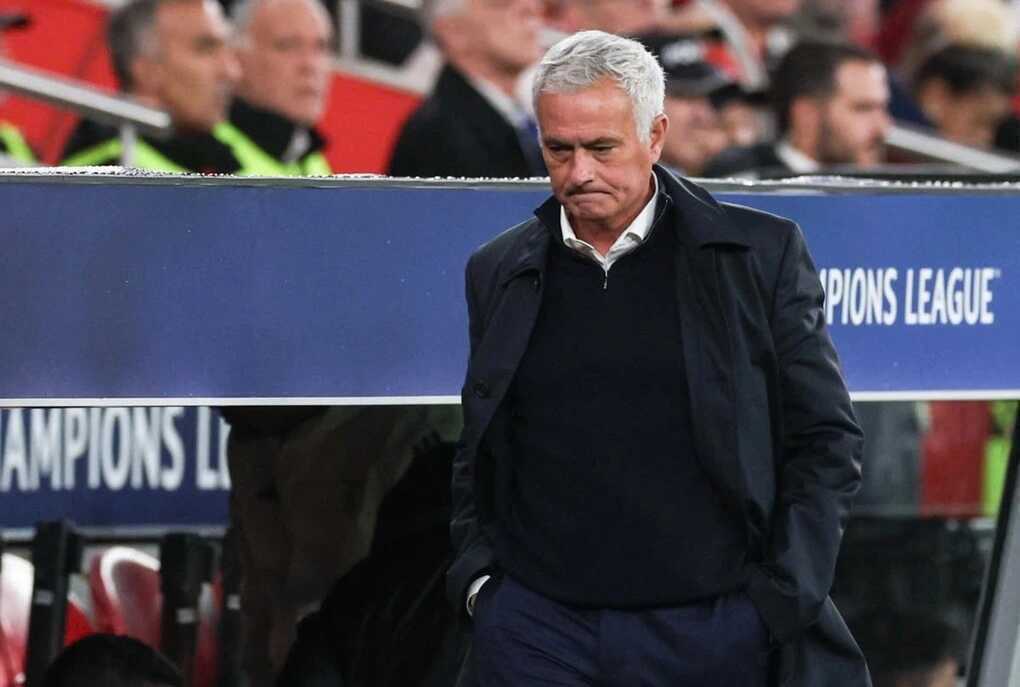 HLV Mourinho có nguy cơ bị sa thải sau hơn 1 tháng, bất ngờ với tiền đền bù