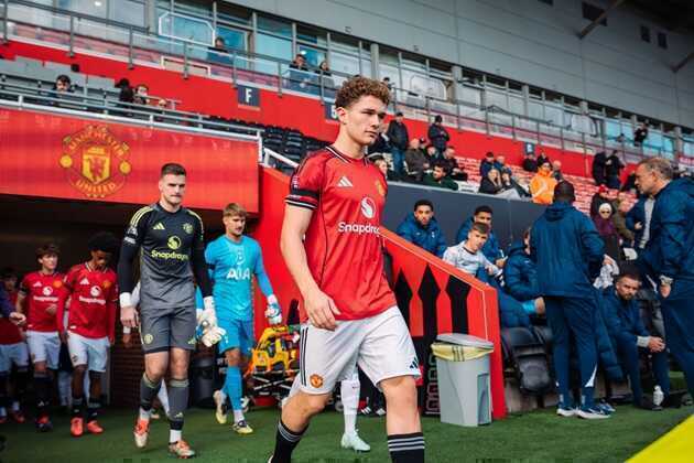 Jacob Devaney cho thấy tiềm năng thay thế Manuel Ugarte tại Man United