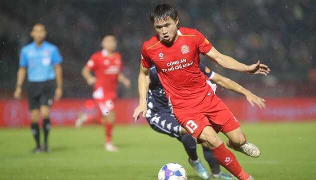 Làn gió mới cho hàng thủ, HLV Kim Sang-sik gọi Khổng Minh Gia Bảo