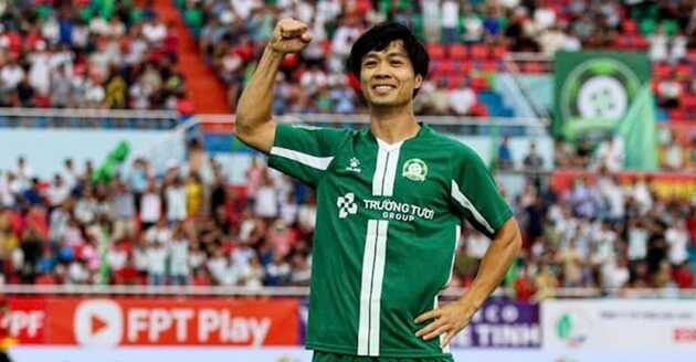 Công Phượng sang Singapore kiểm tra chấn thương