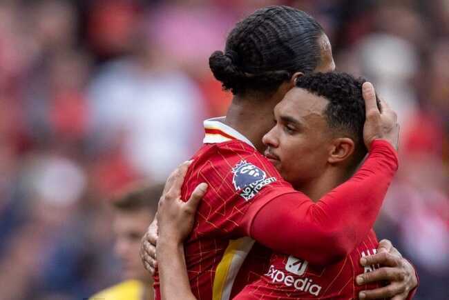 Van Dijk và Alexander-Arnold từng thân thiết ở Liverpool.