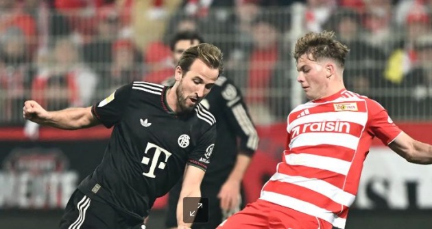 Bayern thoát thua hú vía nhờ công của Kane.