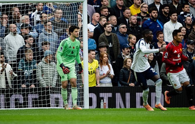 Chấm điểm Man Utd: Mbeumo tỏa sáng, De Ligt giữ chuỗi bất bại phút 96