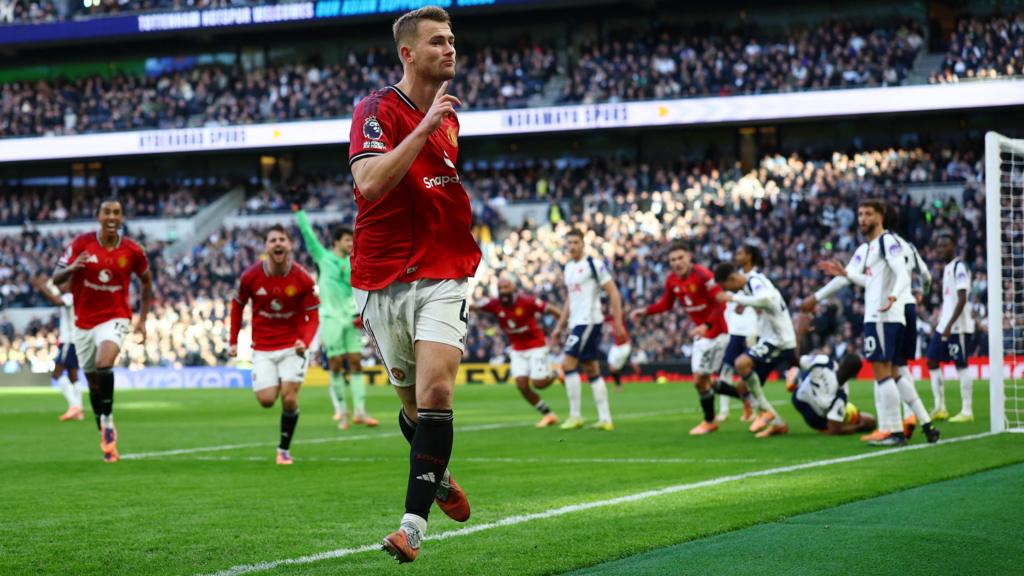 De Ligt tỏa sáng phút bù giờ, MU thoát thua kịch tính trước Tottenham