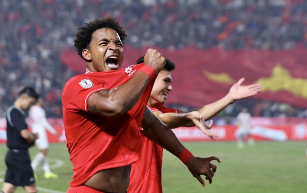 HLV Kim Sang-sik phá lệ gọi Xuân Son và Vĩ Hào trở lại