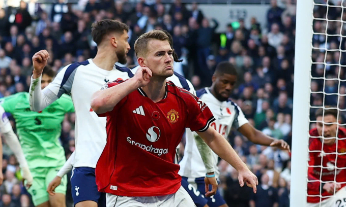 Man Utd thoát thua Tottenham ở phút 96