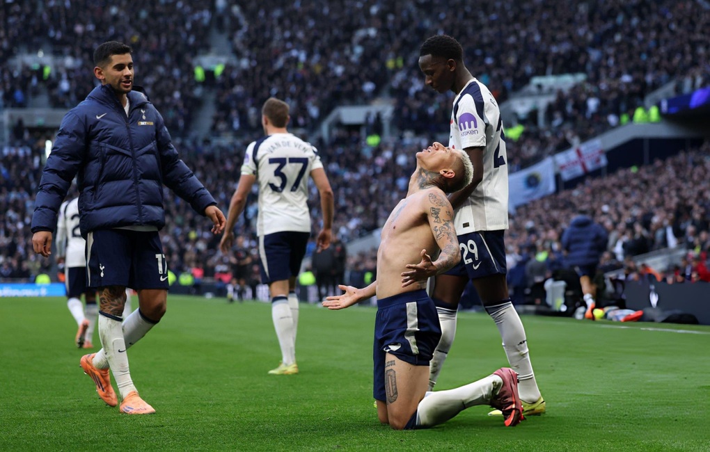 Phút bù giờ kỳ diệu, Man Utd hòa 2-2 trên sân Tottenham - 2