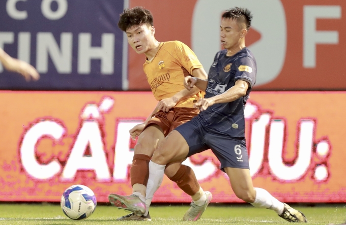 Trung vệ cao gần 2 m cứu HAGL ở V-League