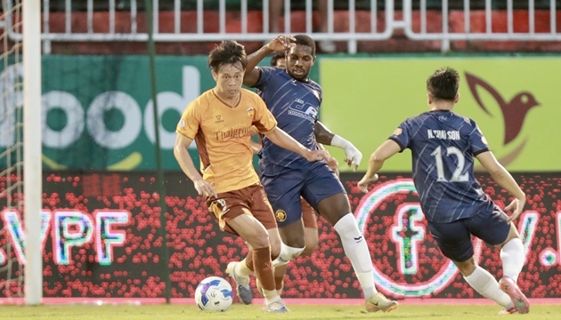 VAR can thiệp liên tục, Quang Kiệt giải cứu HAGL trong trận cầu khó tin