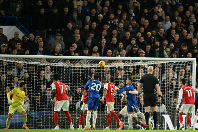 Khi Chelsea dùng bóng chết để chống lại Arsenal