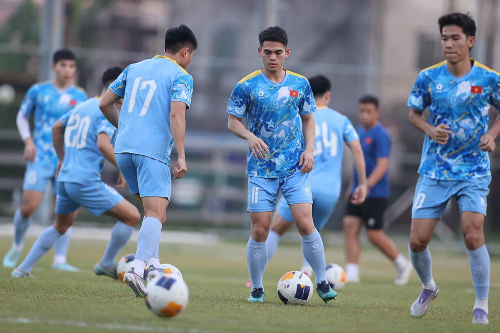 Khuất Văn Khang: “Trận gặp U22 Lào không nói trước được điều gì” - 3