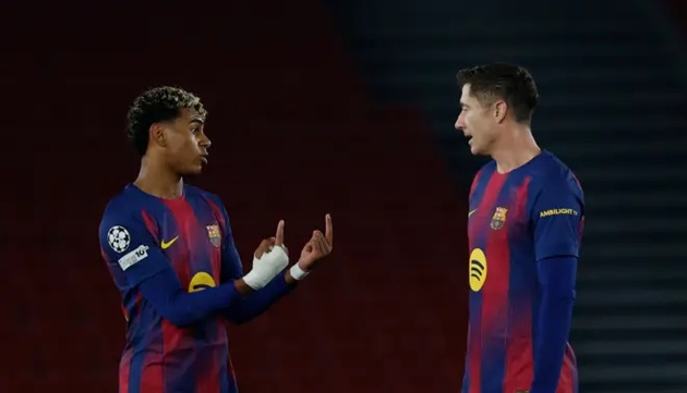 Barca cần Lewandowski th&ocirc;ng n&ograve;ng đều trở lại