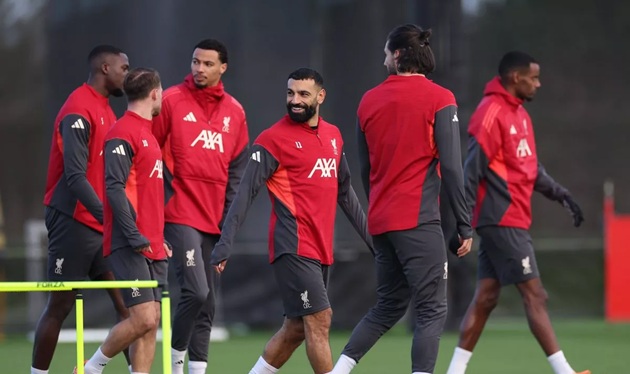Liverpool đối mặt giai đoạn đầy tranh cãi: Salah gửi lời nhắn tới toàn đội