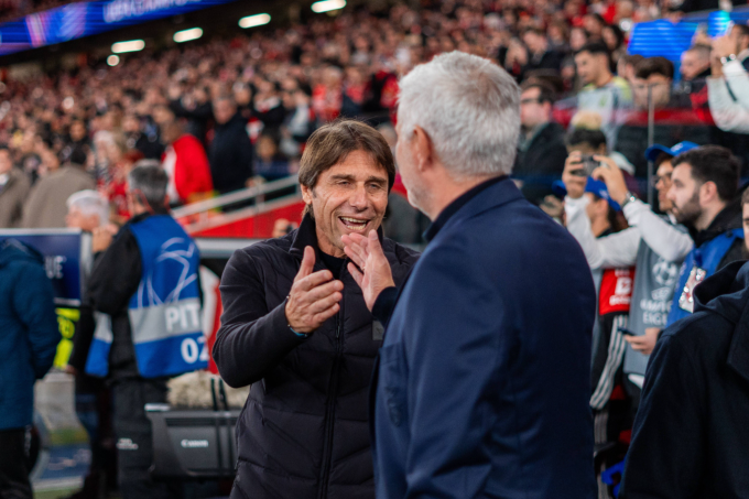 Mourinho cùng Benfica thắng Napoli ở Champions League