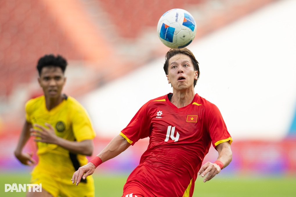 Xác định hai cặp bán kết bóng đá nam SEA Games 33