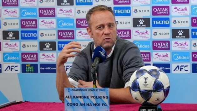 Thua trận mất ngôi đầu, ông Polking vẫn phản ứng đầy bất ngờ