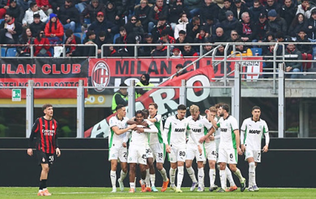 AC Milan 2-2 Sassuolo: Bartesaghi lập cú đúp, Milan mất điểm