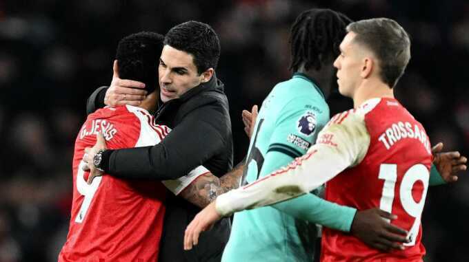 Arteta chê Arsenal phòng ngự `không thể chấp nhận`