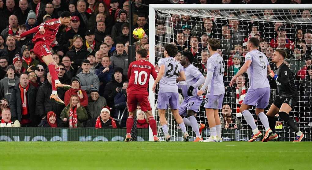 Ekitike lập cú đúp, Liverpool vượt lên trên Man Utd - 2