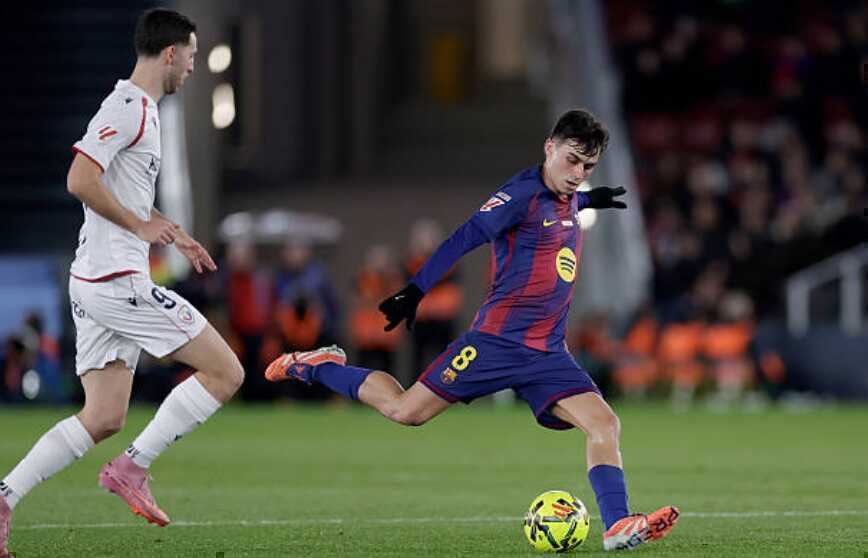 Pedri tỏa sáng, dẫn dắt Barcelona chiến thắng Osasuna 2-0
