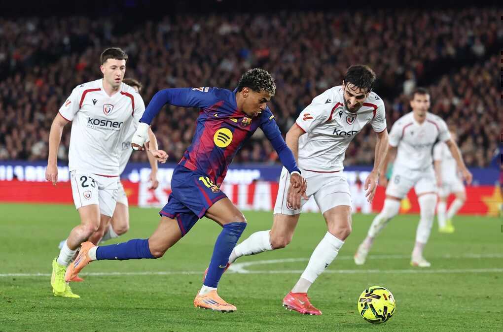 Raphinha giúp Barcelona tiếp tục dẫn đầu La Liga, bỏ xa Real Madrid