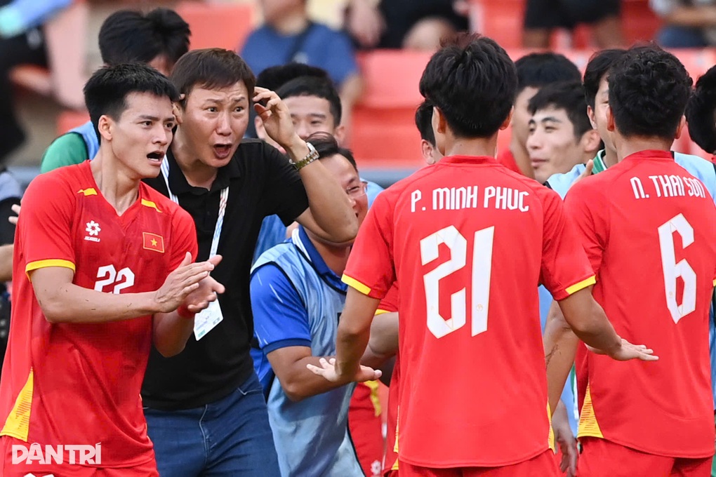 Đánh bại Philippines, U22 Việt Nam tiến vào chung kết SEA Games 33