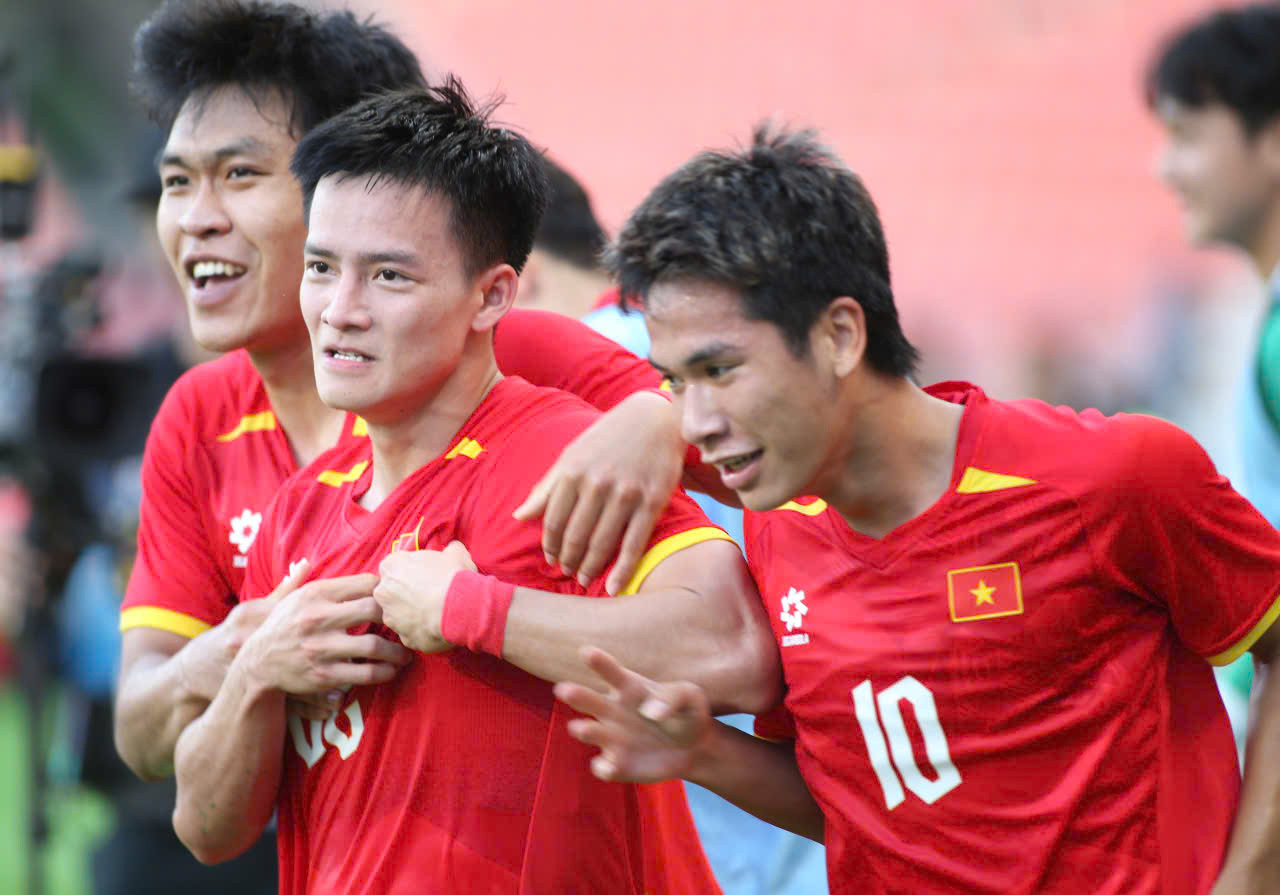 U22 Việt Nam vào chung kết SEA Games 33: Phi Hoàng rực sáng