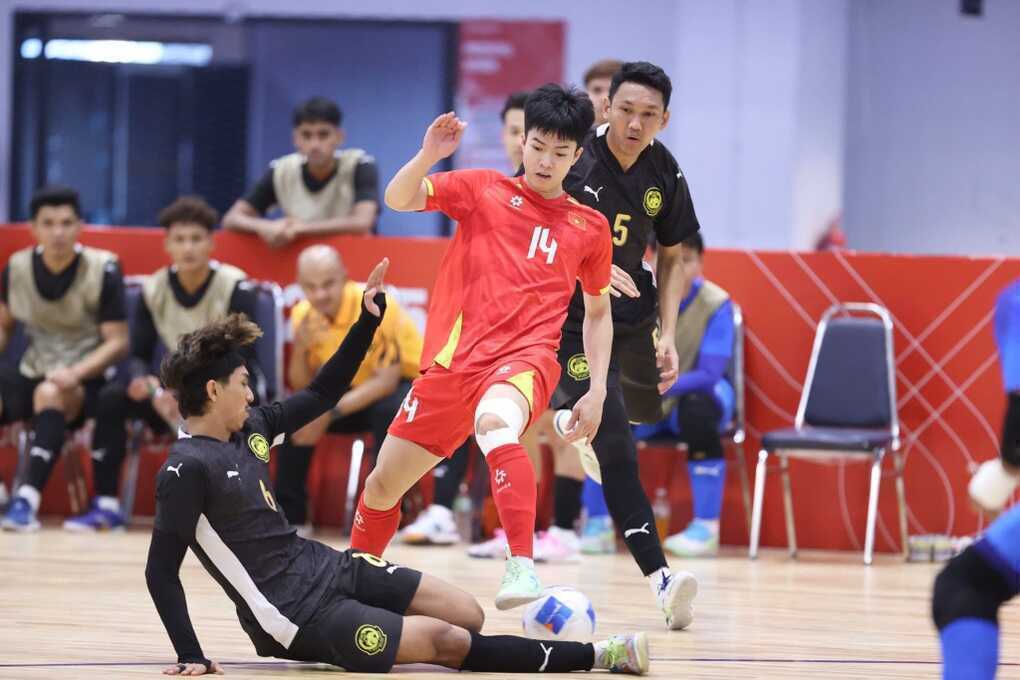 Futsal Việt Nam thua sốc trong ngày ra quân ở SEA Games - 2