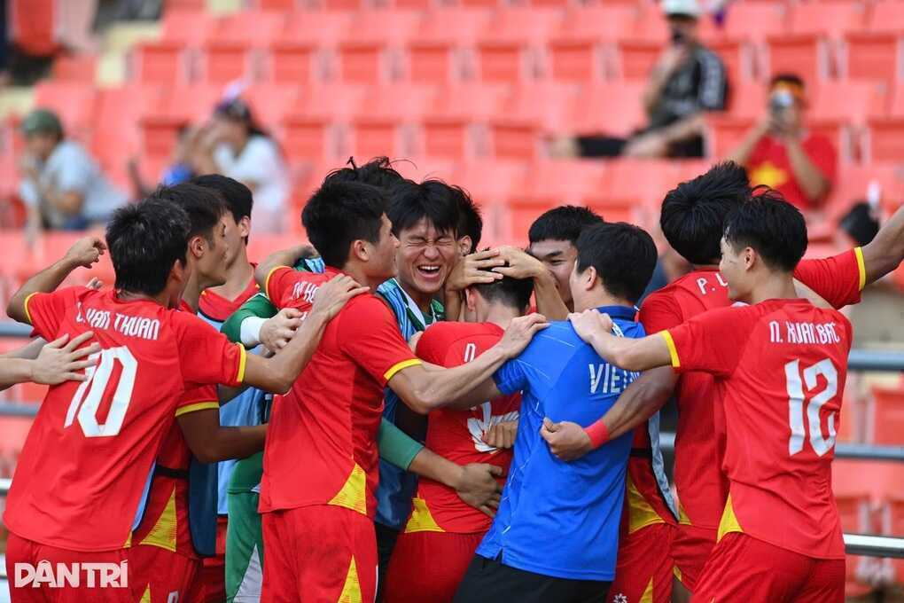 HLV Kim Sang Sik sắp làm được điều chưa từng thấy ở bóng đá Đông Nam Á - 2