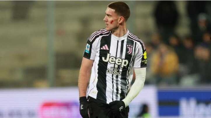 Vlahovic đối mặt tương lai mờ mịt, Barcelona rút lui vì chấn thương và lương cao