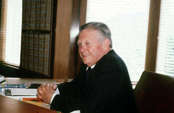 Alan Hardaker được xem l&agrave; người s&aacute;ng lập EFL Cup.