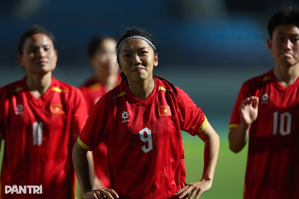 Trọng tài sai nghiêm trọng, tuyển nữ Việt Nam nhìn Philippines giành HCV - 4
