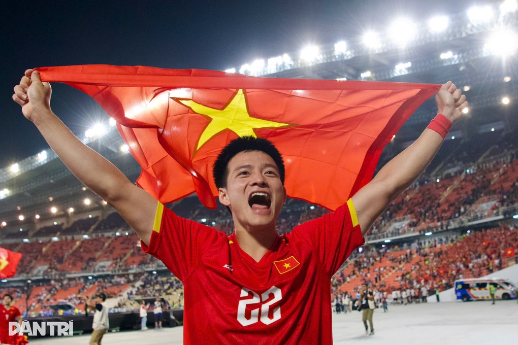 HLV Kim Sang Sik lập kỷ lục đặc biệt khi U22 Việt Nam vô địch SEA Games - 2