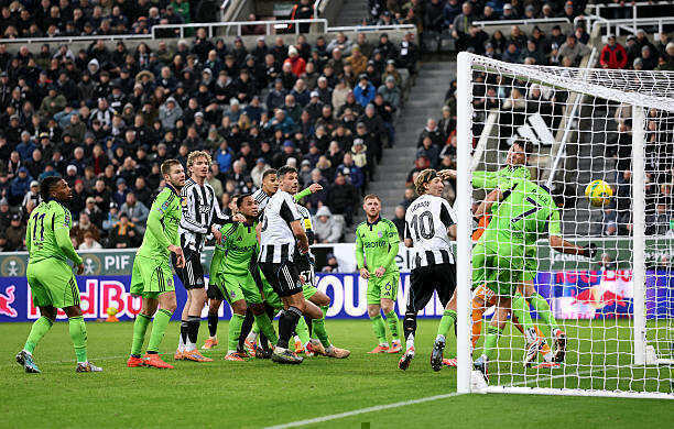 Miley ghi bàn phút 90+2, Newcastle tiến vào bán kết EFL Cup
