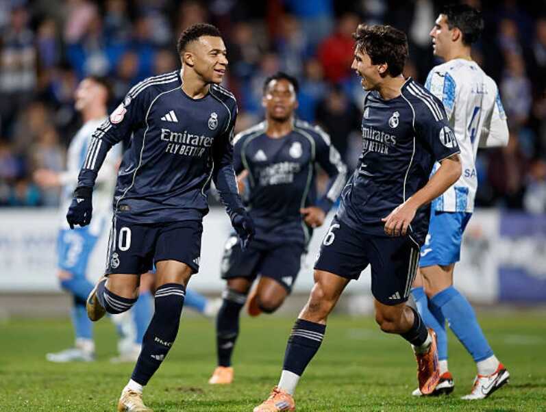 Real Madrid tại Copa del Rey, Mbappe gánh vác hàng công