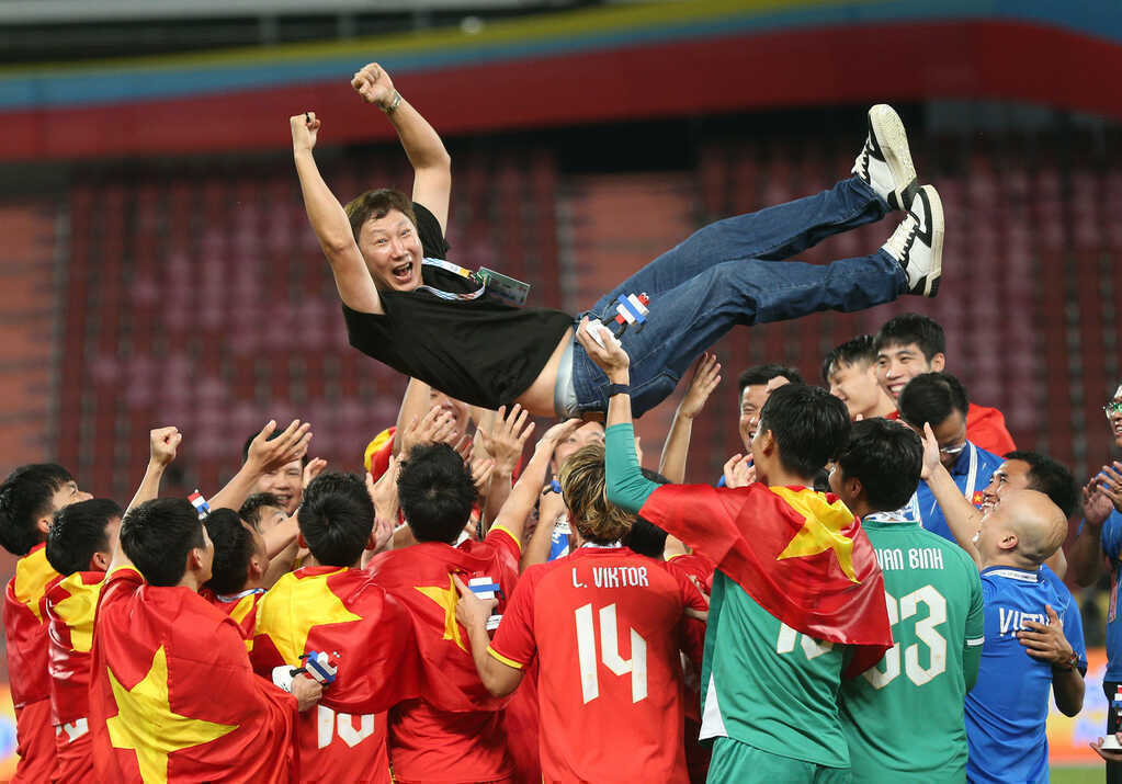 Báo Hàn: HLV Kim Sang Sik vô đối, U22 Việt Nam quá hay!