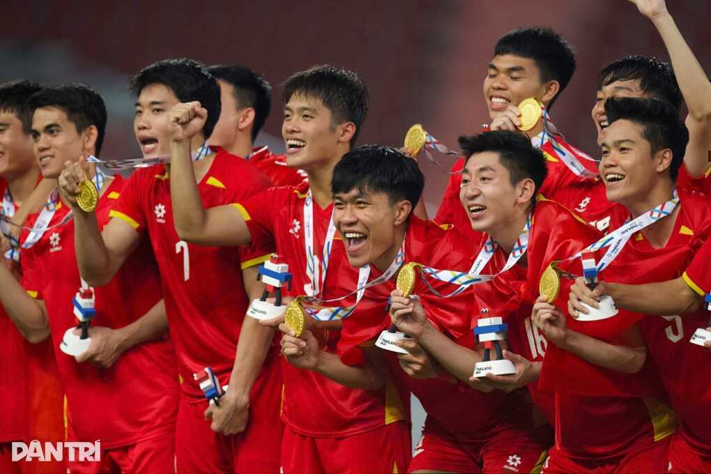 Giành HCV SEA Games, U22 Việt Nam được thưởng lớn, về nước chiều nay - 2