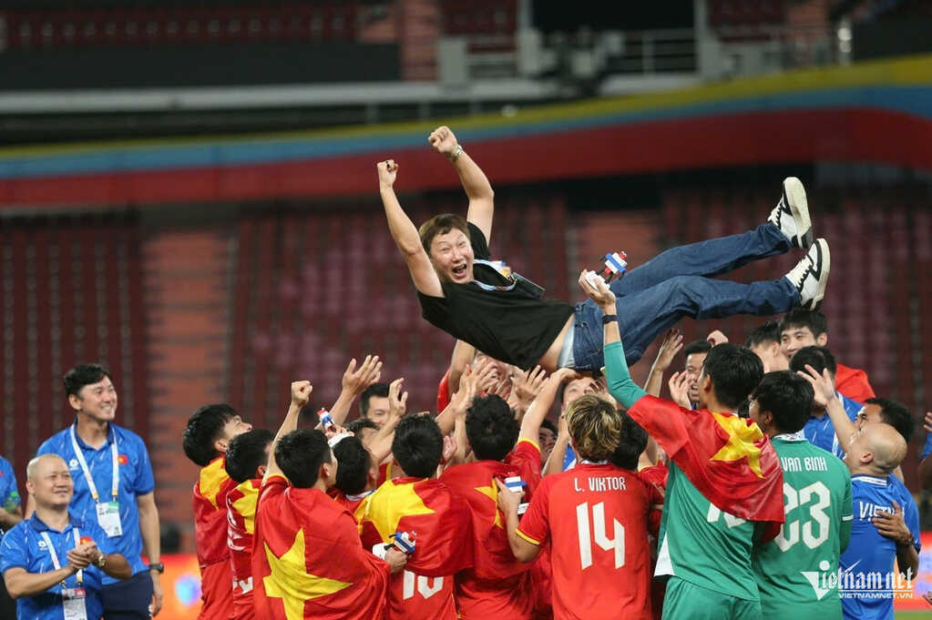 HLV Kim Sang Sik lập chiến tích cả Đông Nam Á khó ai sánh được