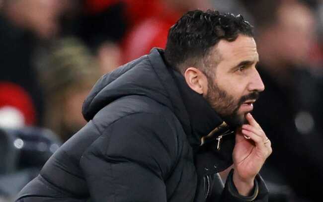 Amorim phải ứng biến chiến thuật.