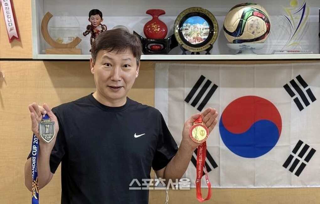 Vì sao HLV Kim Sang Sik không được chủ nhà Thái Lan trao HCV SEA Games? - 3