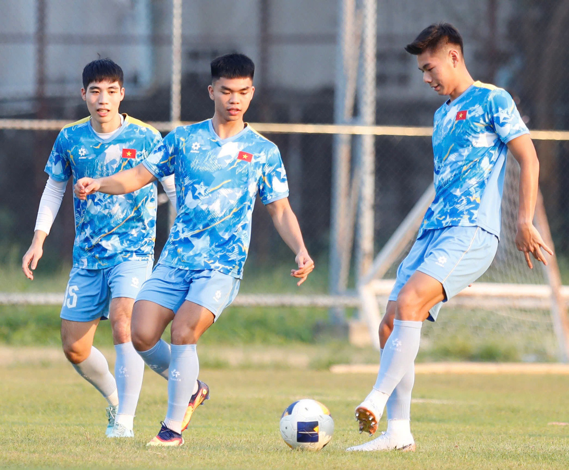 HLV Kim Sang Sik dùng đội hình mạnh nhất U22 Việt Nam đấu Lào?