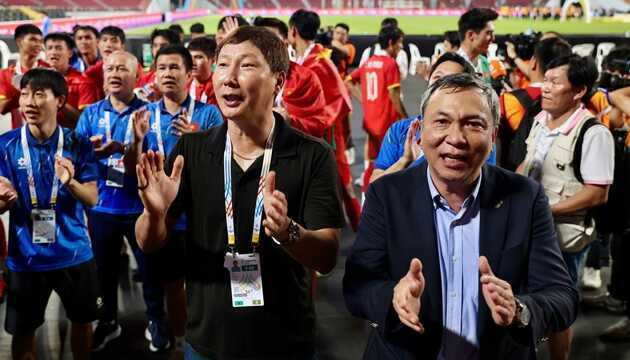 VFF đàm phán hợp đồng mới với HLV Kim Sang-sik sau SEA Games