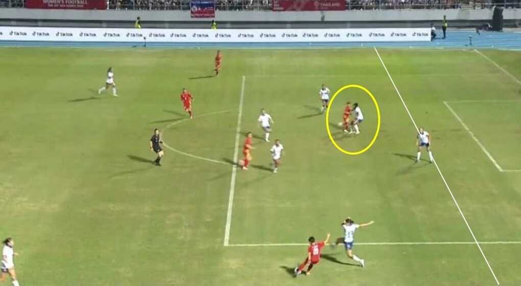 AFC sắp xử phạt trọng tài “cướp bàn thắng” của tuyển nữ Việt Nam - 2