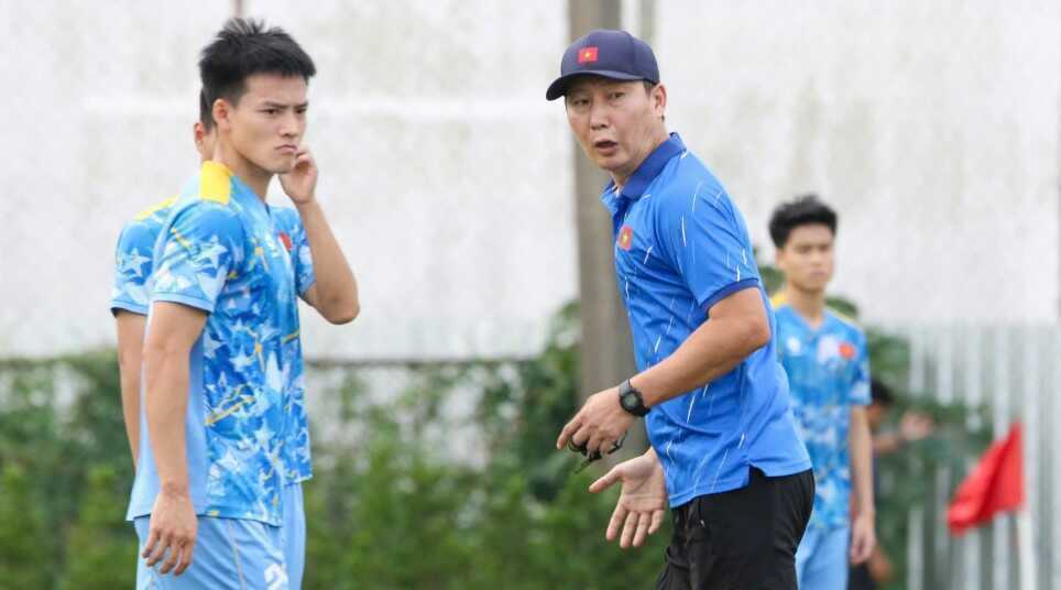 Điểm tin bóng đá Việt Nam 21/12: Thái Lan cay đắng khi thua Việt Nam; VFF chưa gia hạn với HLV Kim Sang-sik