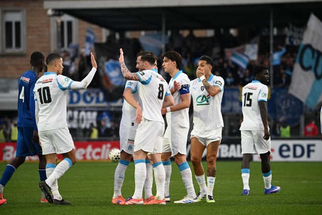 Greenwood tỏa sáng, Marseille đè bẹp Bourg-Peronnas 6-0
