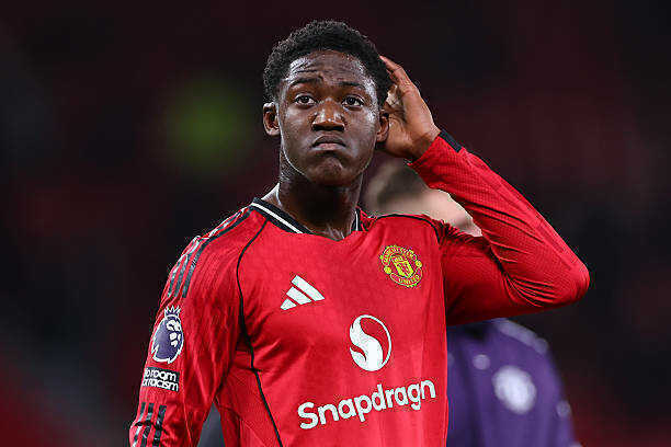 Kobbie Mainoo và ~cái duyên~ với Aston Villa: Amorim có dám tin dùng?