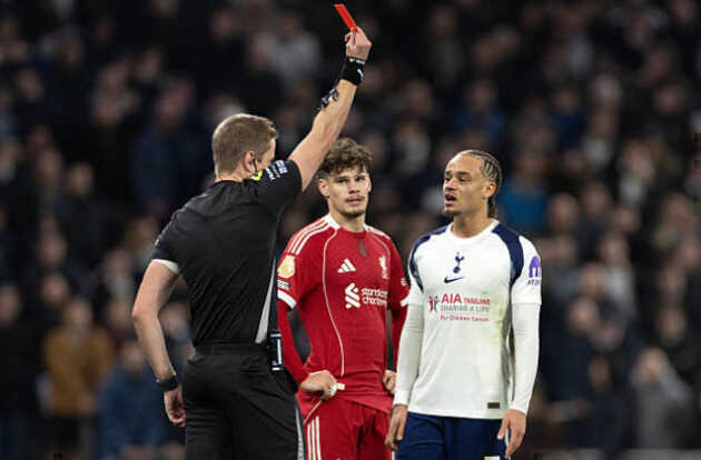 Liverpool đấu Tottenham: Sturridge bênh vực Simons, thống kê ủng hộ The Kop